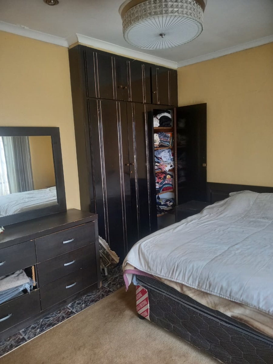 5 Bedroom Property for Sale in Manzil Park North West